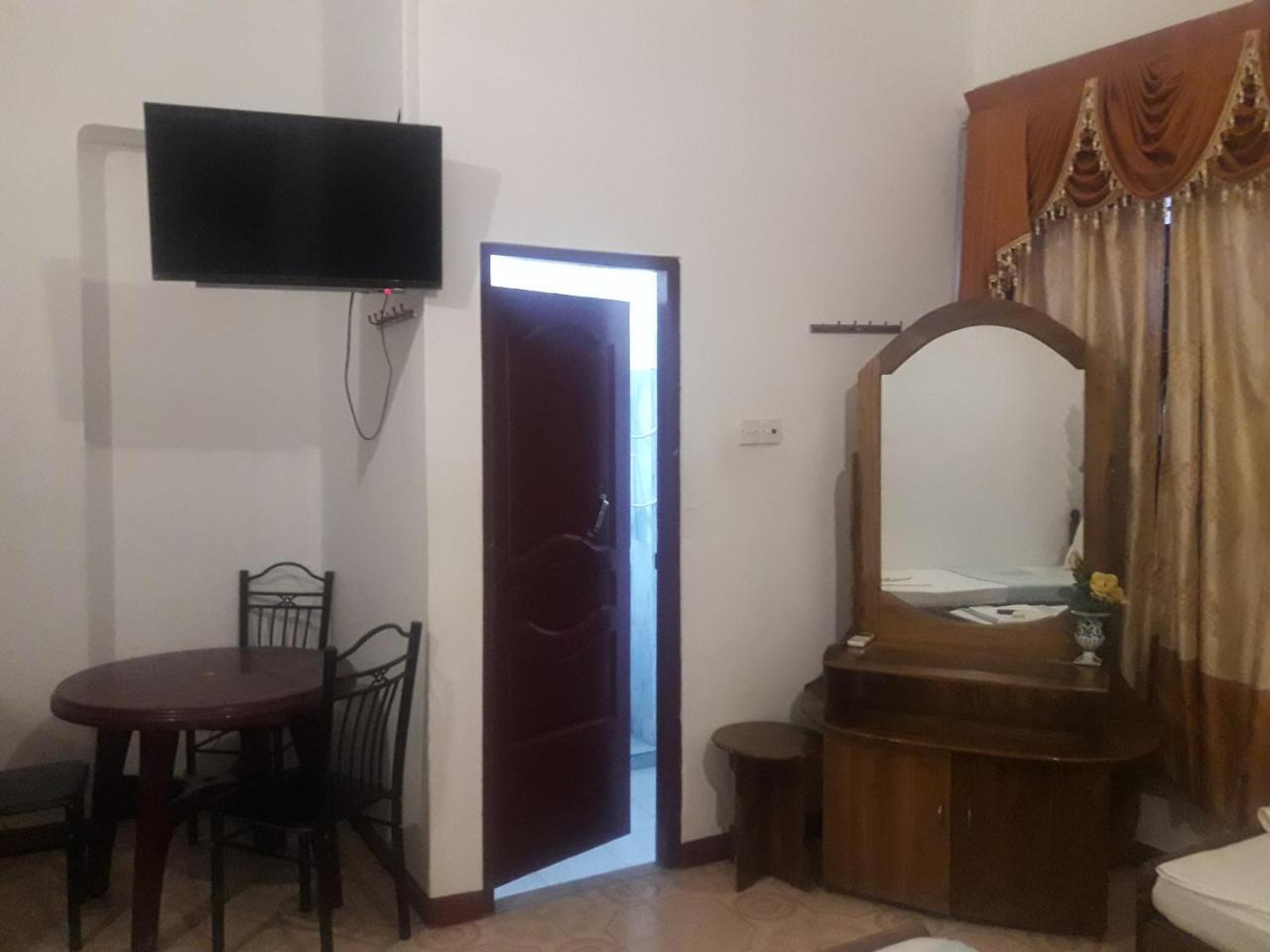 Hotel Blue Whale Jaffna Exterior foto