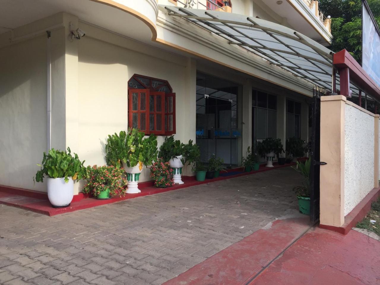 Hotel Blue Whale Jaffna Exterior foto